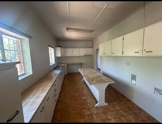 4 BEDROOM HOUSE FOR SALE IN BEZUIDENHOUT VALLEY
